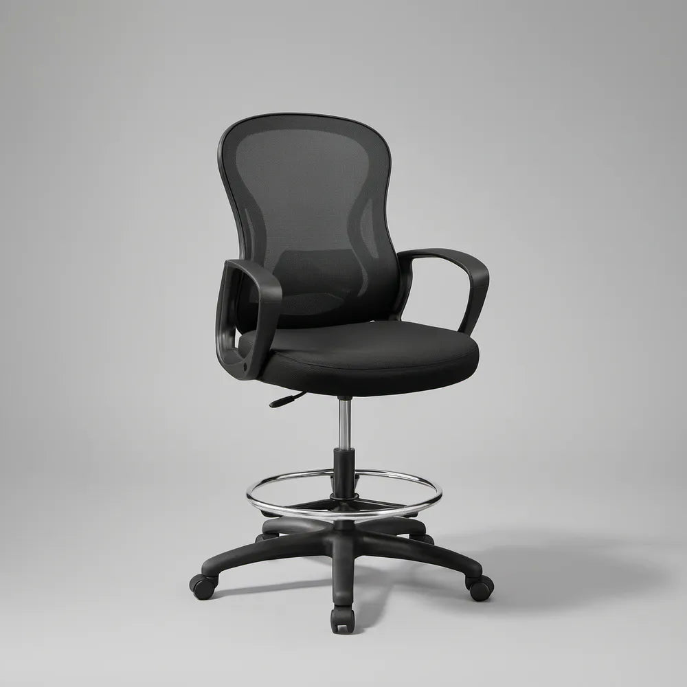 Czarne ergonomiczne krzesło obrotowe z podłokietnikami i podnóżkiem 62 x 62 x 108-128 cm